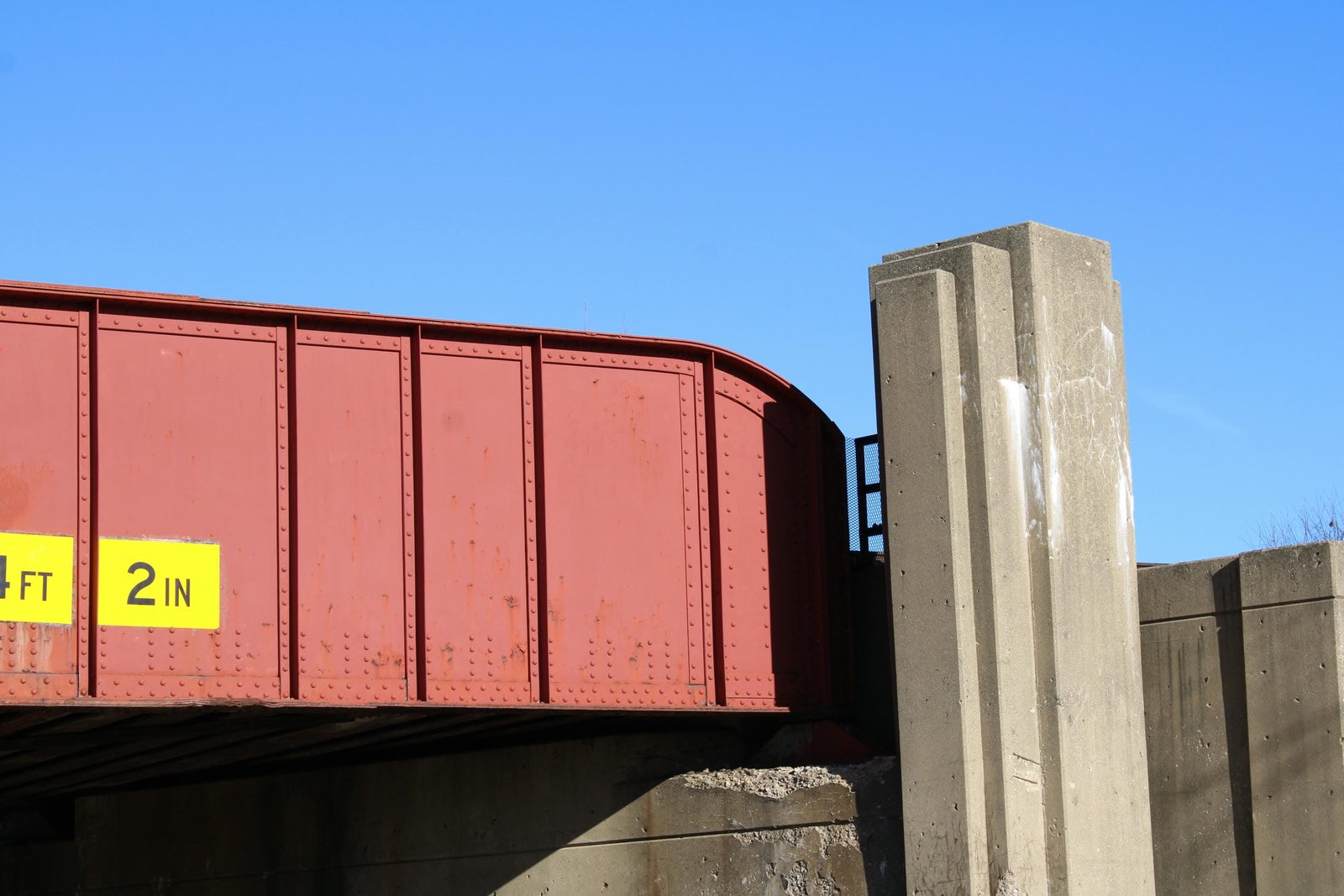 Girder end